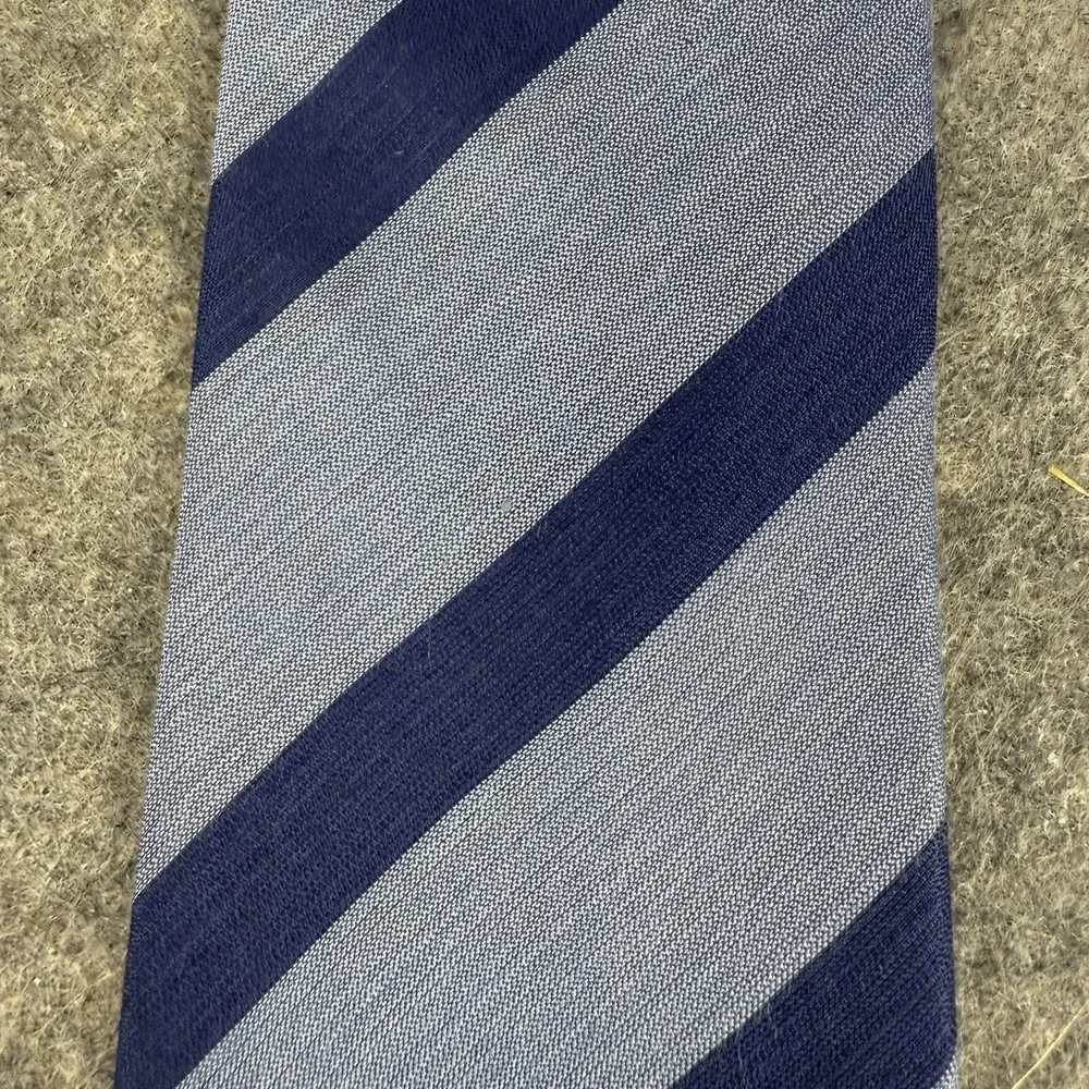 Banana Republic Blue Textured Stripes Nanotex Stain Resistant Silk Blend‎ Tie